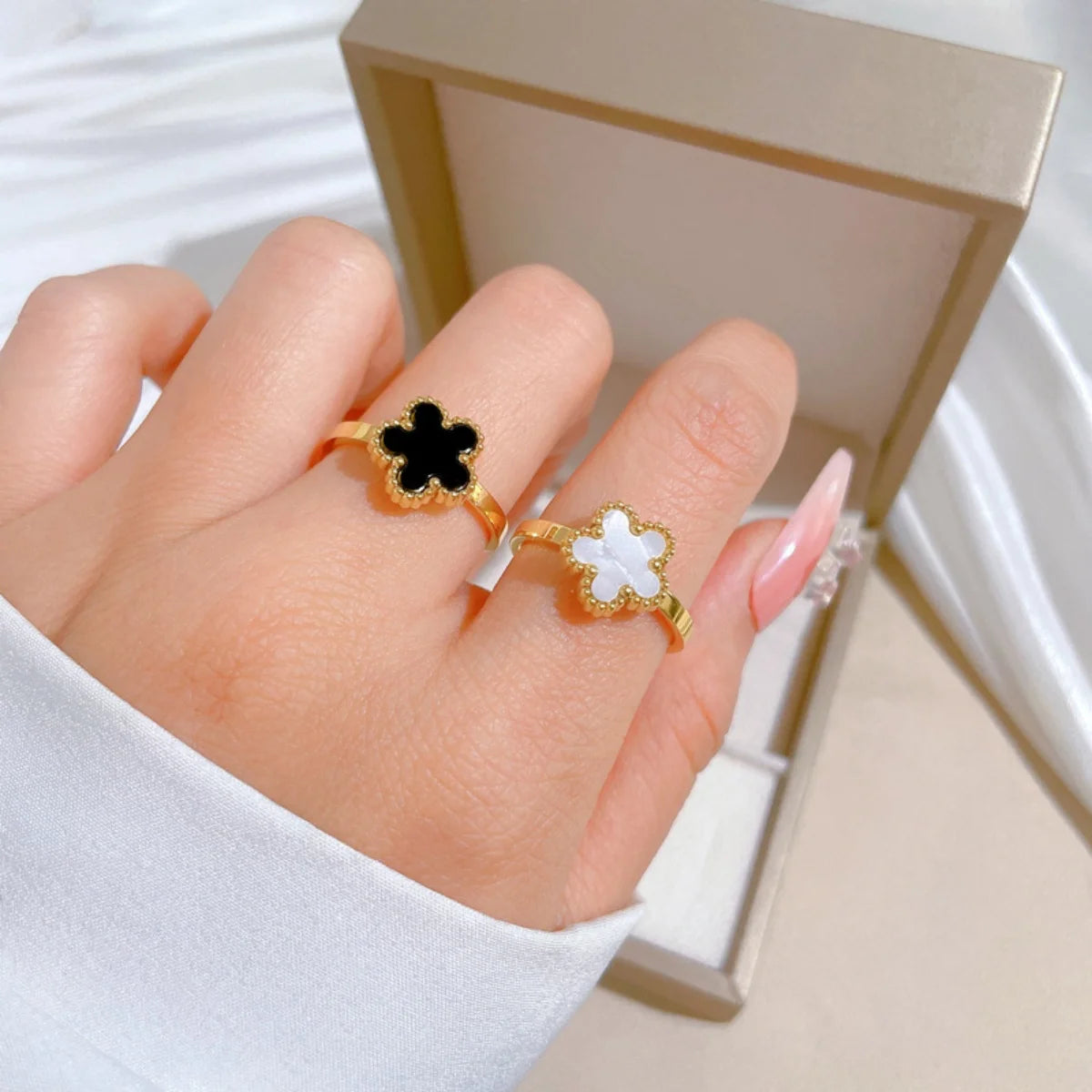 VALMS Lucky Clover Ring – Black & White Enamel
