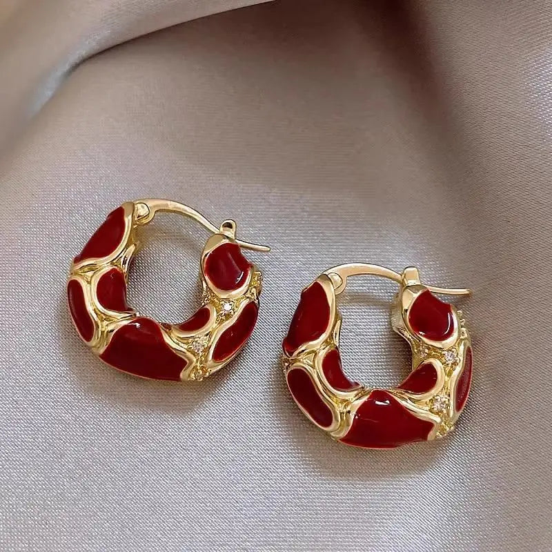 VALMS Wavy Enamel Hoop Earrings – Black & Gold