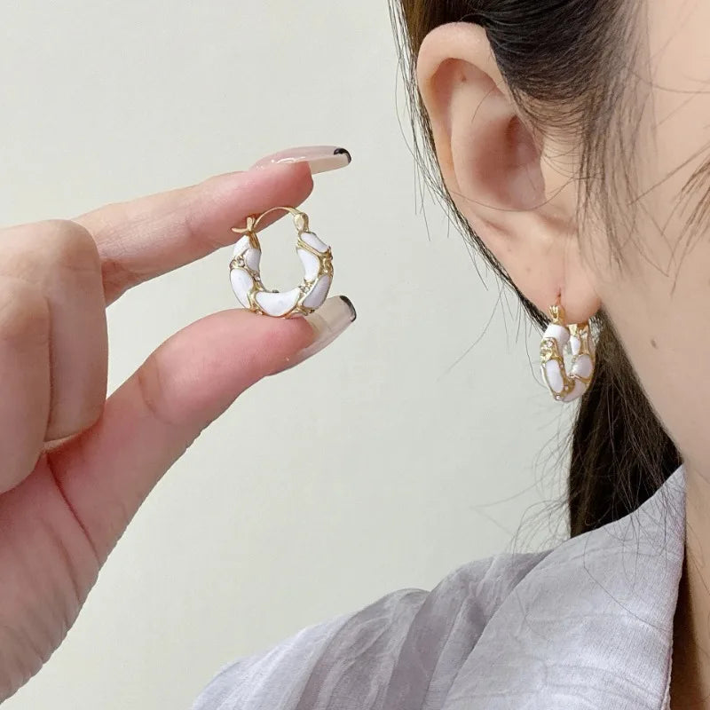 VALMS Wavy Enamel Hoop Earrings – Black & Gold