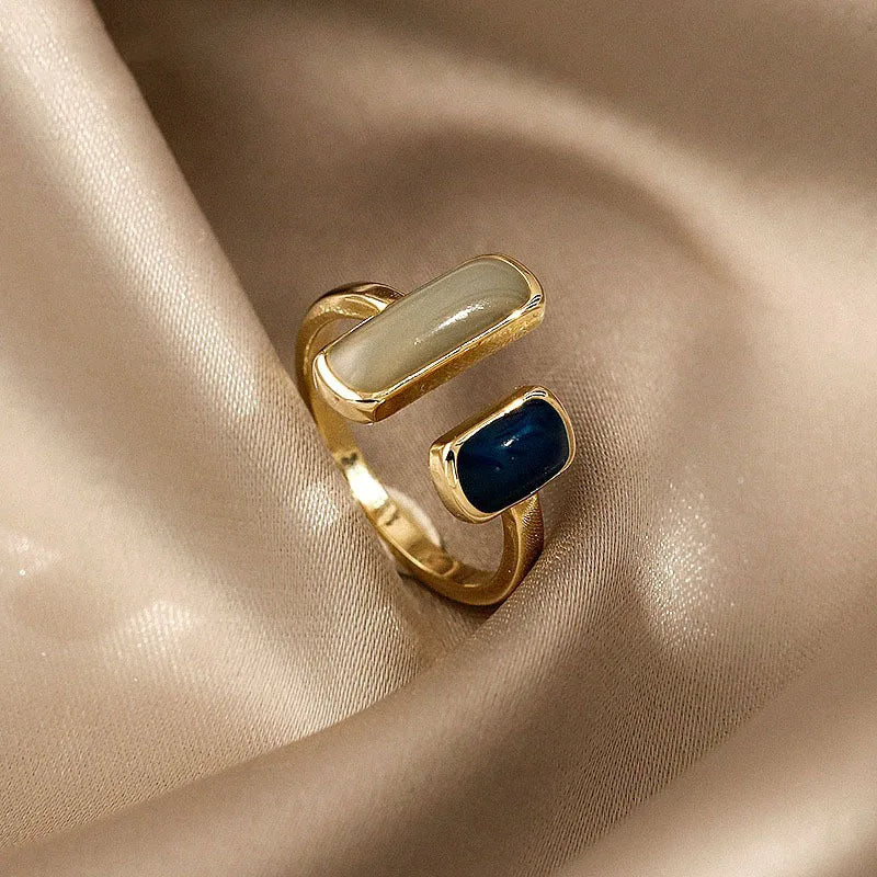 Luxury Irregular Gold Adjustable Ring – Elegant Modern Design