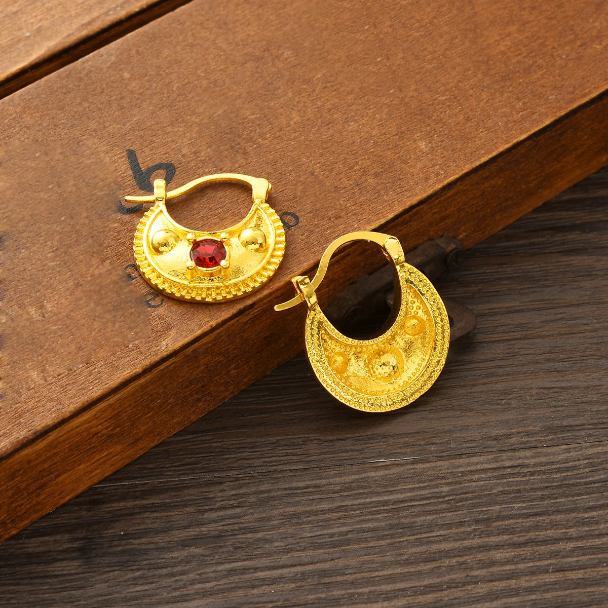 sparkle to your outfit with these stunning purple crystal geometric earrings