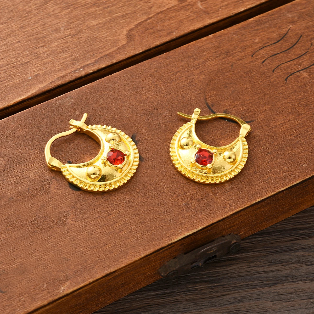 sparkle to your outfit with these stunning purple crystal geometric earrings