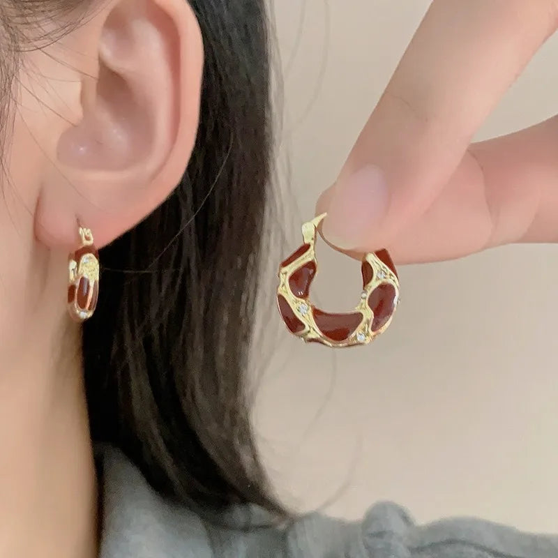 VALMS Wavy Enamel Hoop Earrings – Black &amp; Gold