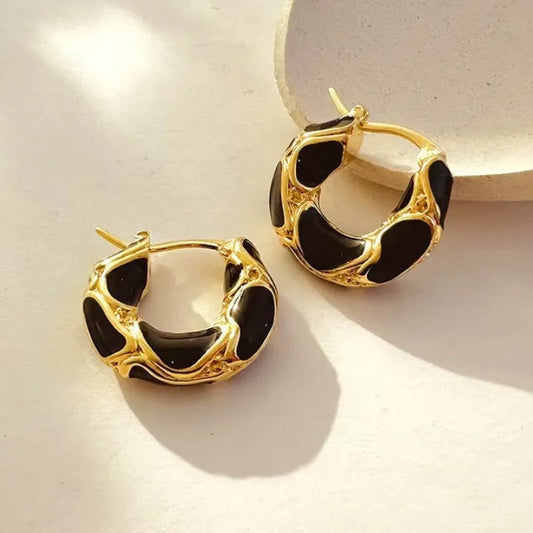 VALMS Wavy Enamel Hoop Earrings – Black &amp; Gold