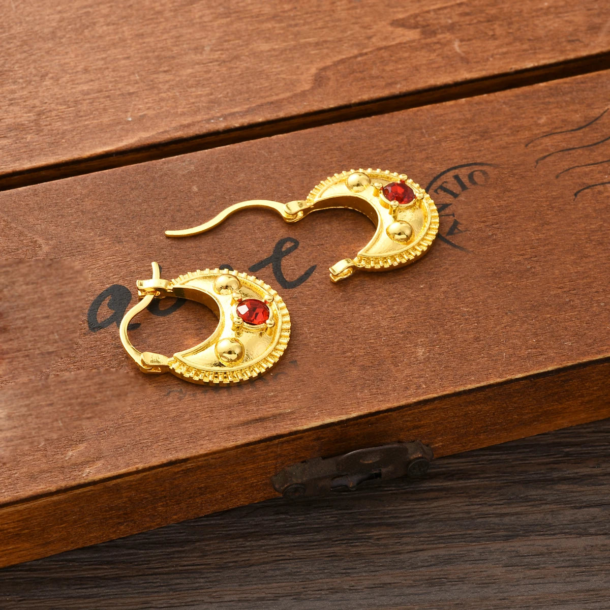 sparkle to your outfit with these stunning purple crystal geometric earrings