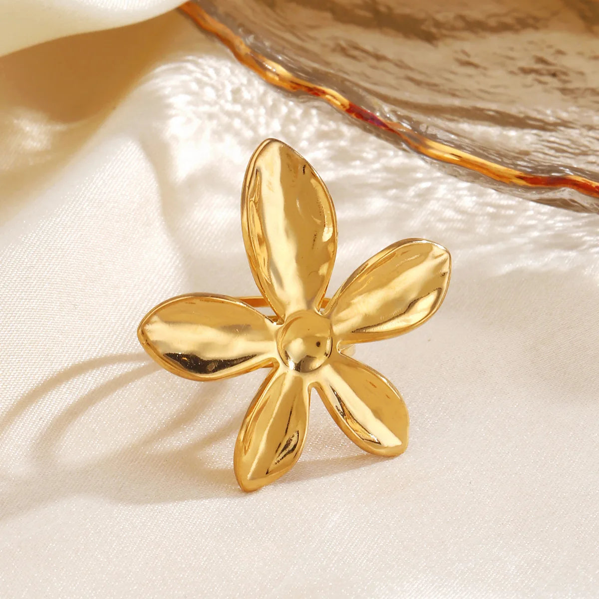 Stainless Steel Exquisite Trend Flower elegant Ring For Women