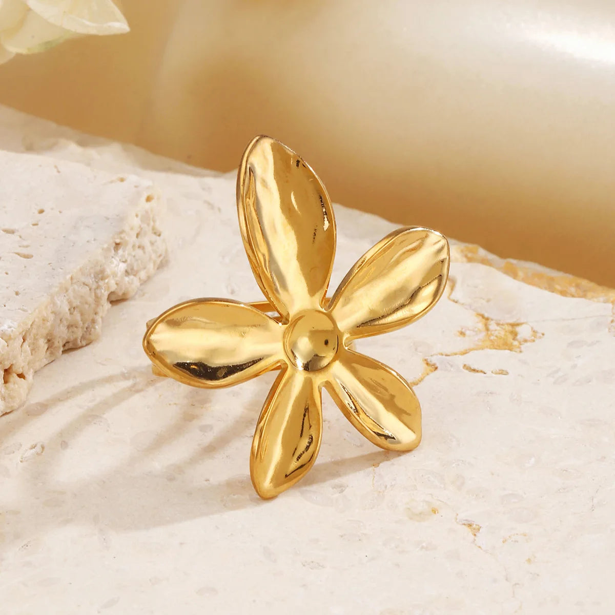 Stainless Steel Exquisite Trend Flower elegant Ring For Women