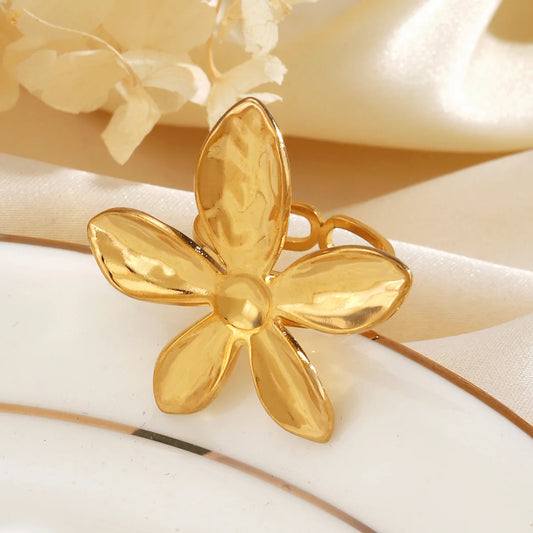 Stainless Steel Exquisite Trend Flower elegant Ring For Women