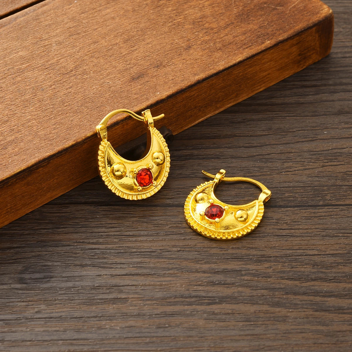 sparkle to your outfit with these stunning purple crystal geometric earrings